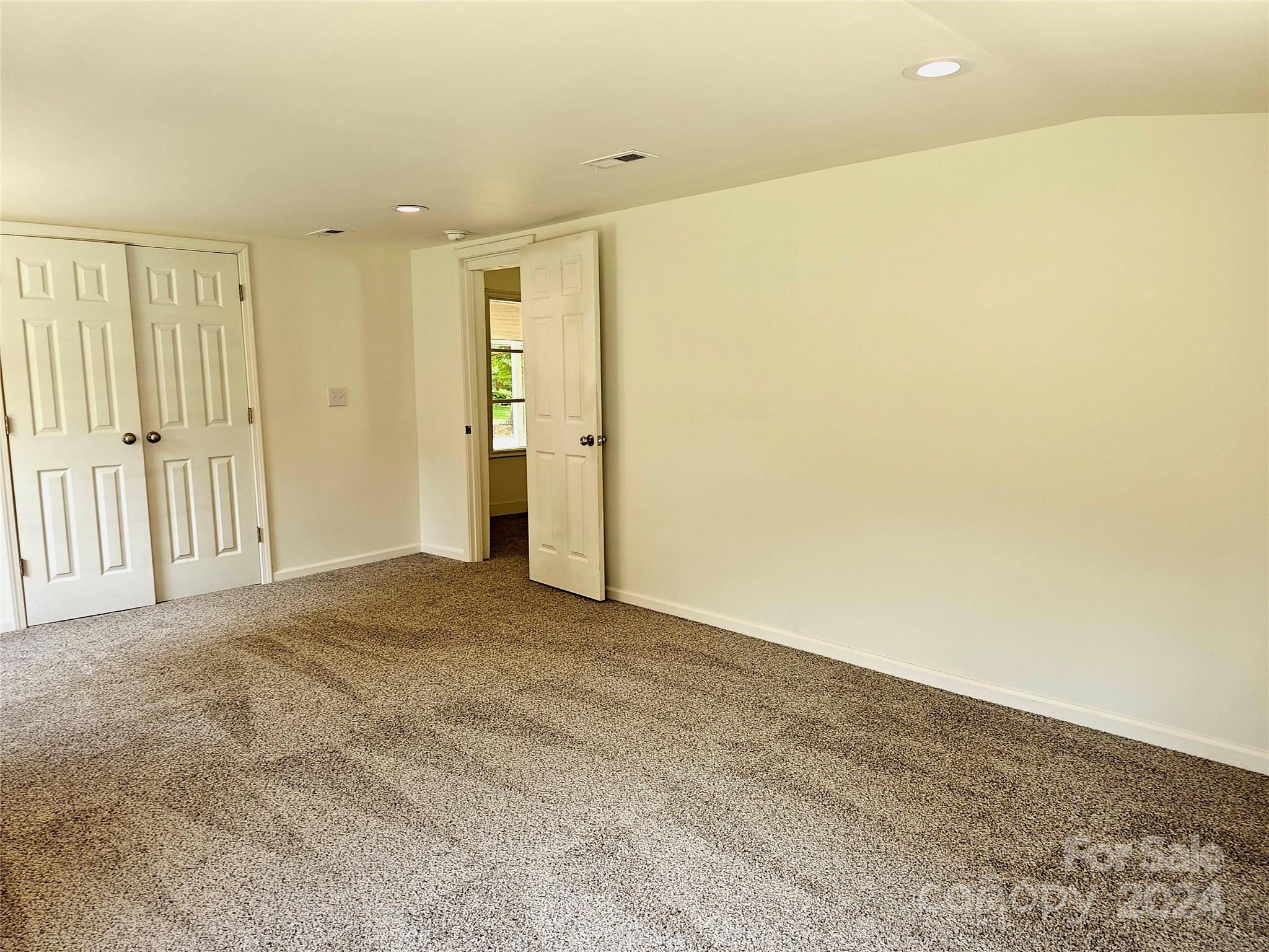 346 Cape Hickory Road Hickory, NC 28601 - Photo 10 of 26 Gallery Image 10