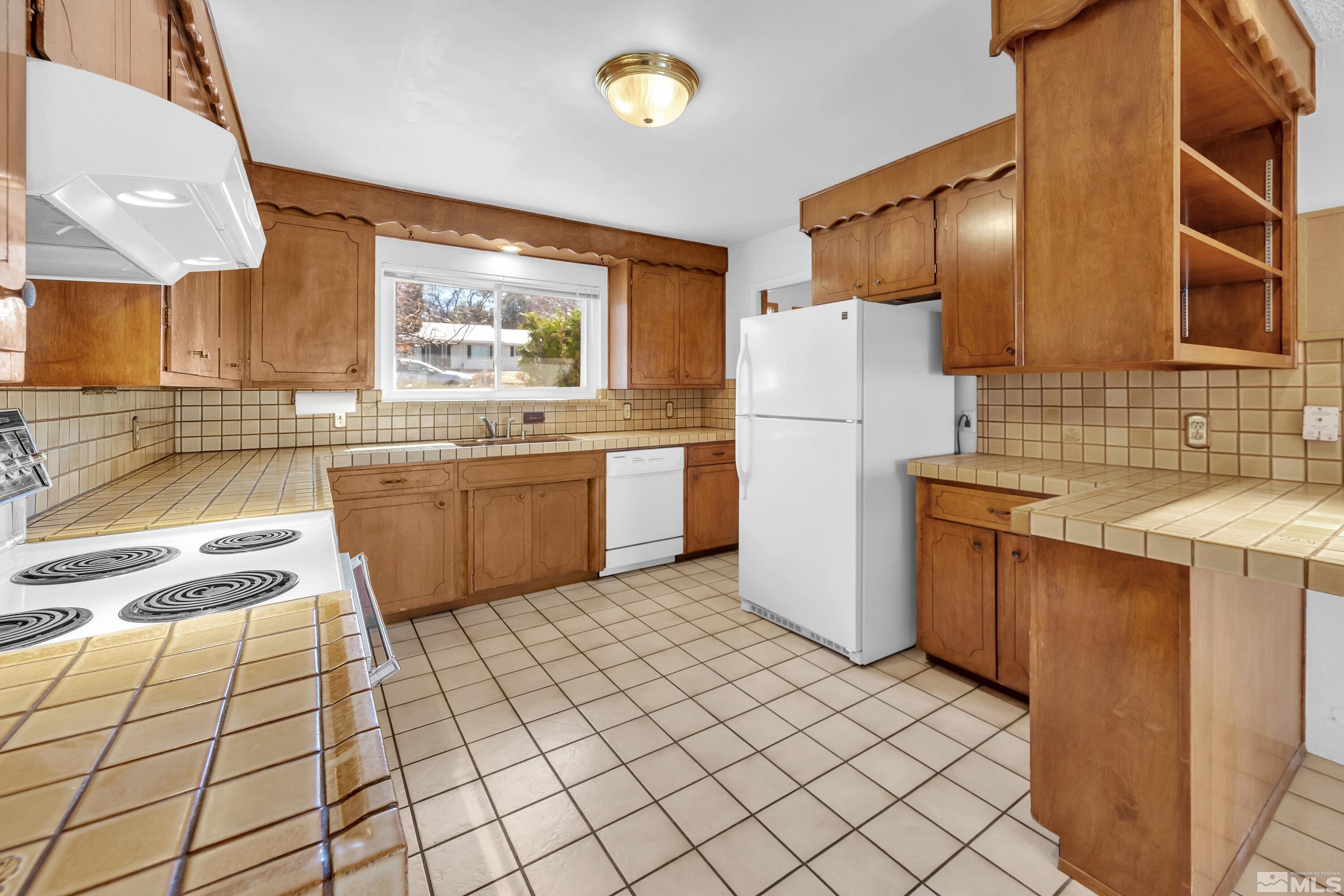 2665 Tamarisk Drive Reno, NV 89502 - Photo 12 of 37 Photo 12