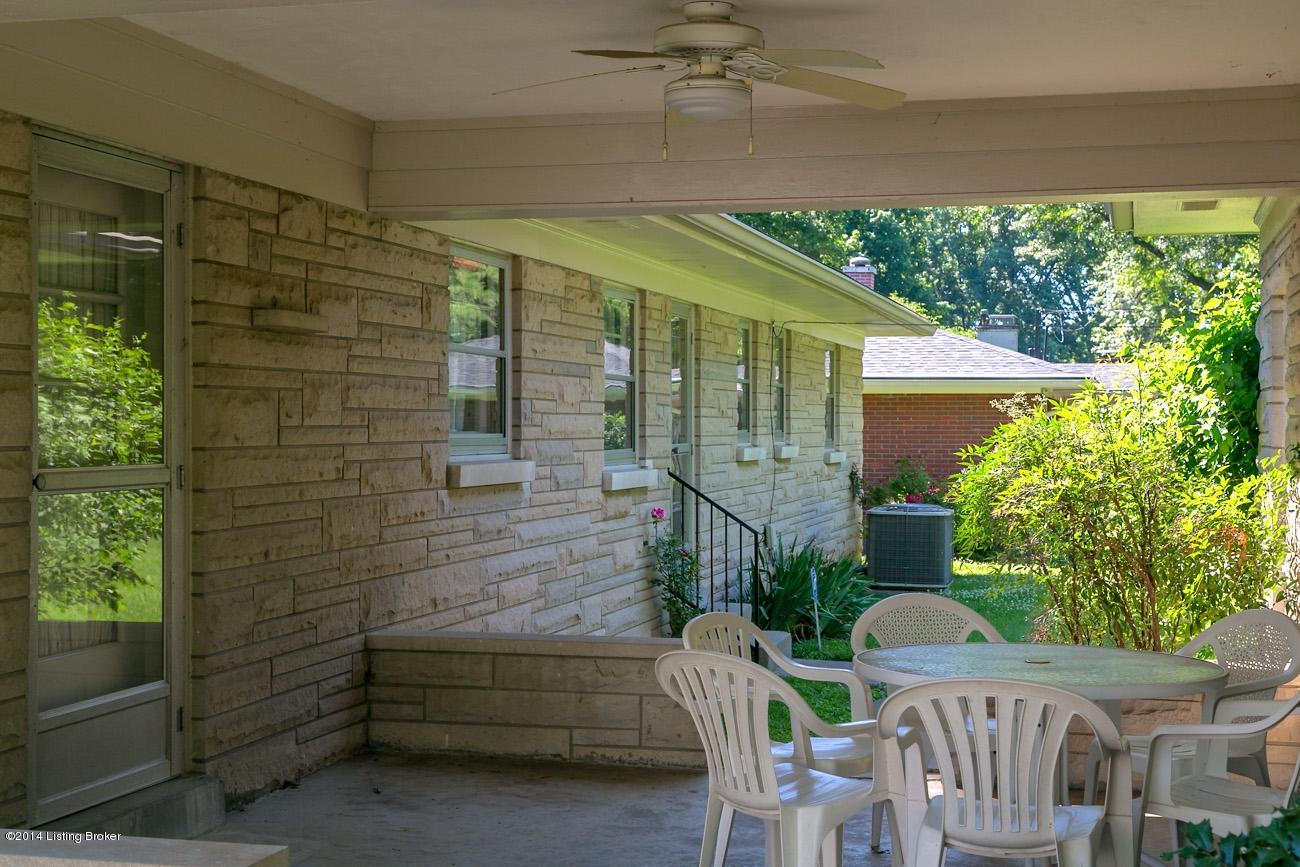 718 Wicklow Road Louisville, KY 40207 - Photo 4 of 27 4