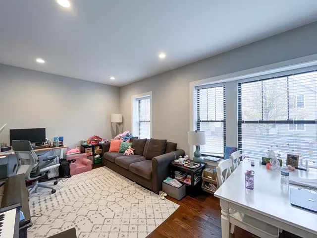 $4,350 | 1750 West Summerdale Avenue, Unit 1, Chicago, IL 60640