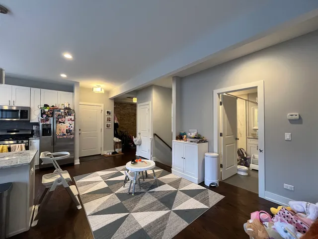 $4,350 | 1750 West Summerdale Avenue, Unit 1, Chicago, IL 60640