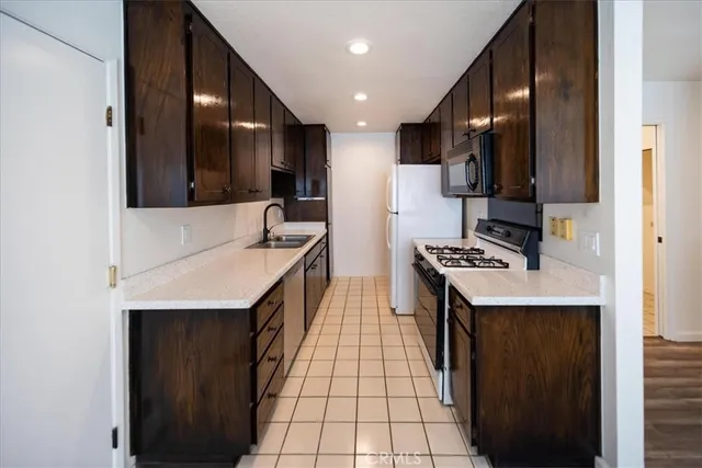 $555,000 | 556 D Street, Upland, CA 91786