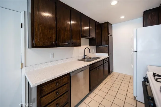 $555,000 | 556 D Street, Upland, CA 91786