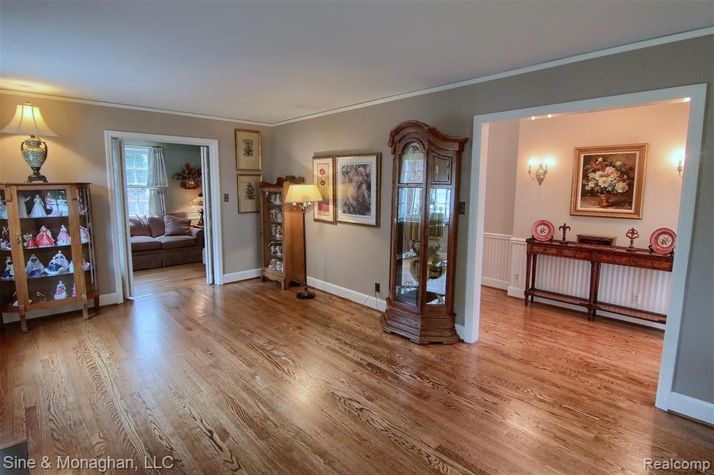 389 Merriweather Road Grosse Pointe Farms, MI 48236 - Photo 8 of 33