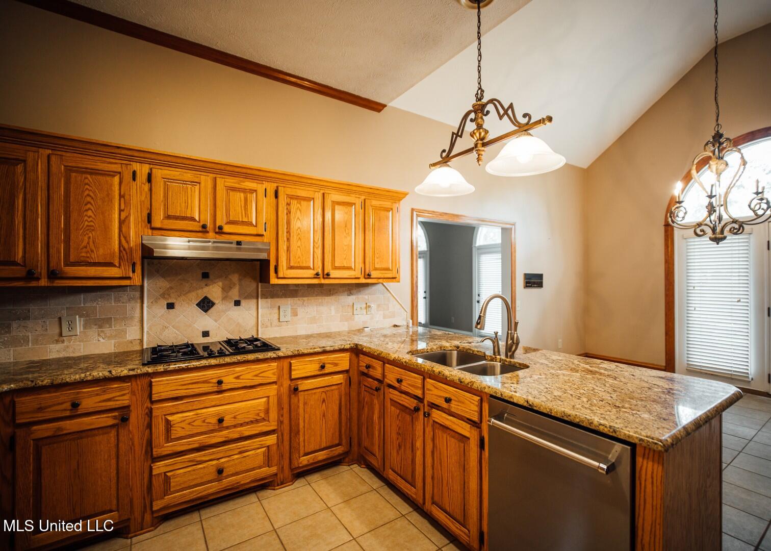 336 Long Cove Drive Madison, MS 39110 - Photo 7 of 36 5 (Large)