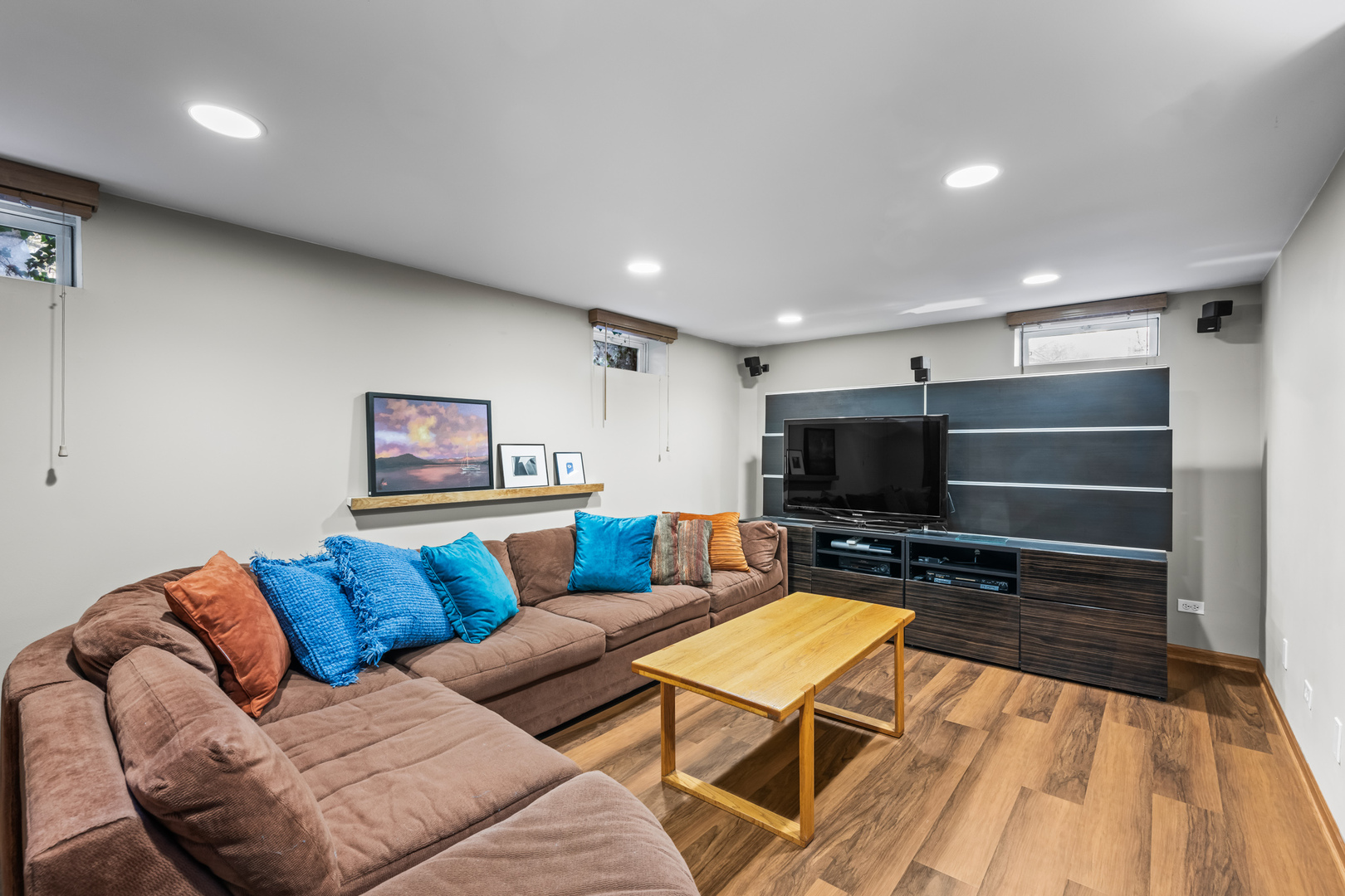 906 South Tower Lane Mount Prospect, IL 60056 - Photo 20 of 24 a living room with furniture and a flat screen tv