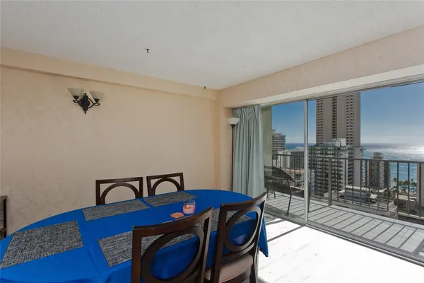 $4,420 | 2440 Kūhiō Avenue, Unit 2102, Honolulu, HI 96815