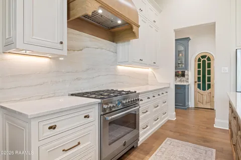 $900,000 | 201 Greyford Drive, Lafayette, LA 70503