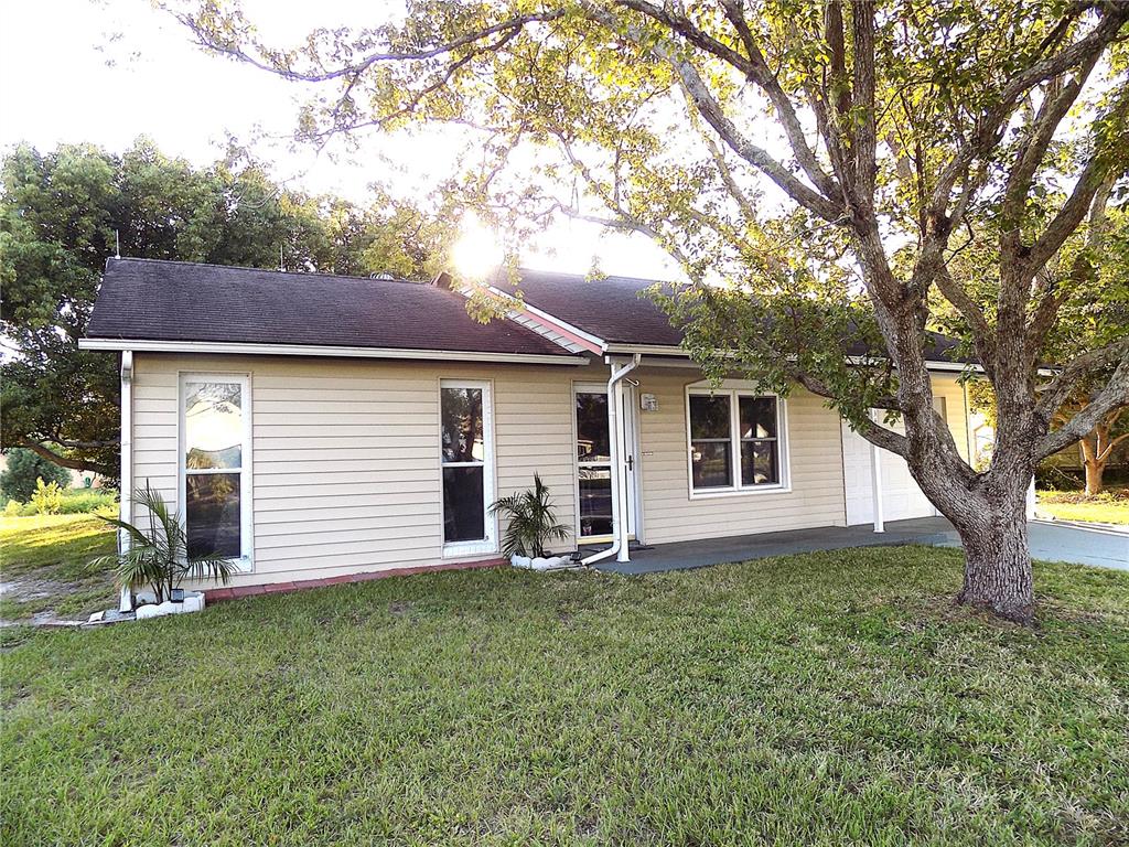 7344 Como Drive New Port Richey, FL 34655 - Photo 34 of 34 a backyard of a house with table and chairs