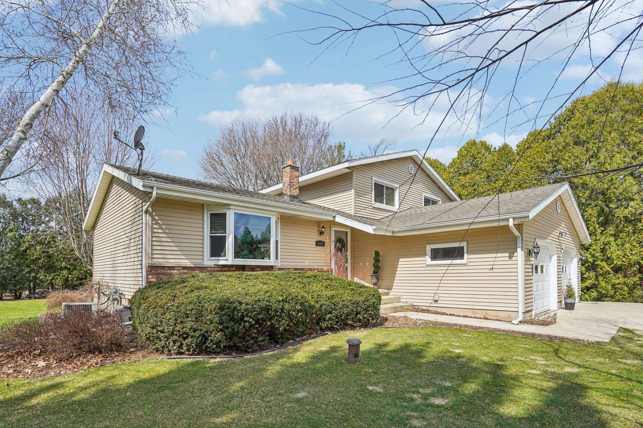 6357 Grossepark Road Sun Prairie, WI 53590 - Photo 3 of 67