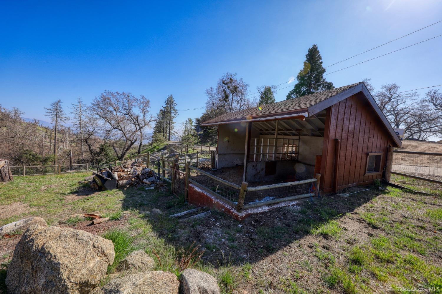 29851 Goldspike Road Tehachapi, CA 93561 - Photo 22 of 26 Gallery Image 22