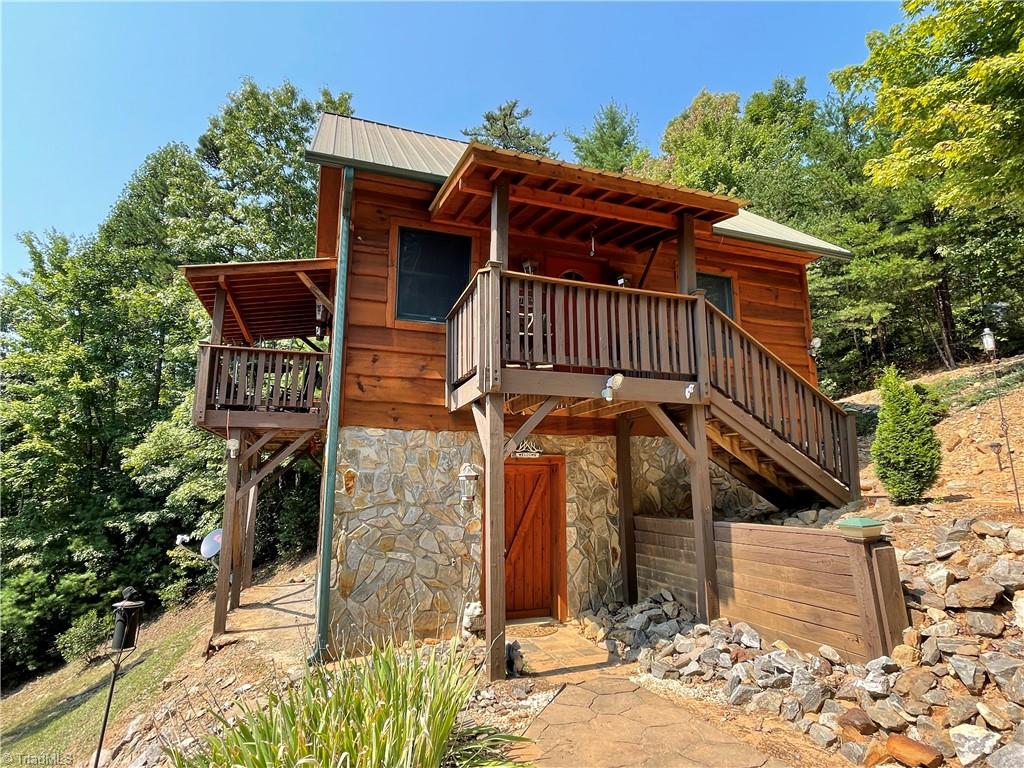 281 Wolf Pen Road Purlear, NC 28665 - Photo 2 of 27