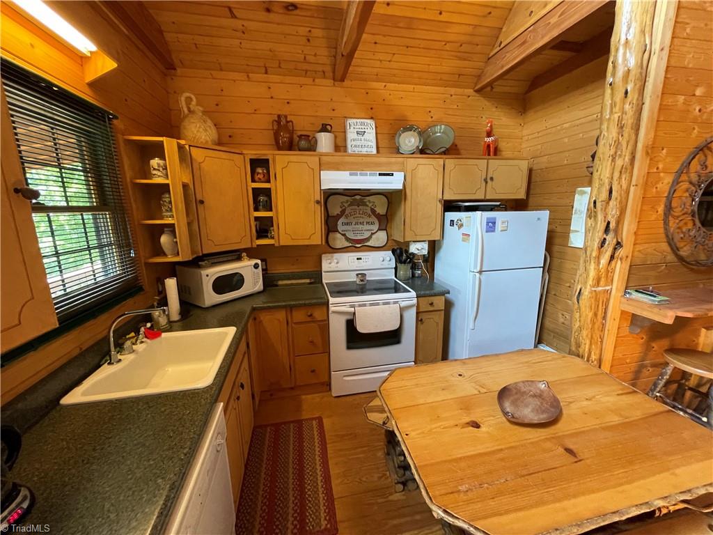 281 Wolf Pen Road Purlear, NC 28665 - Photo 17 of 27