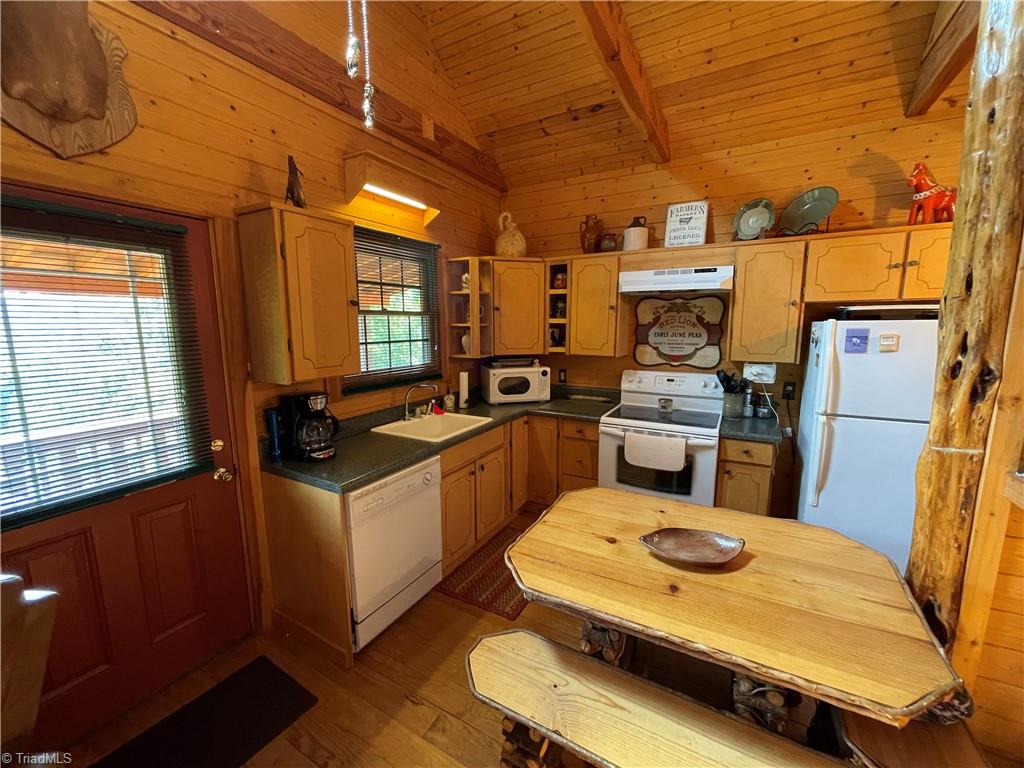 281 Wolf Pen Road Purlear, NC 28665 - Photo 9 of 27