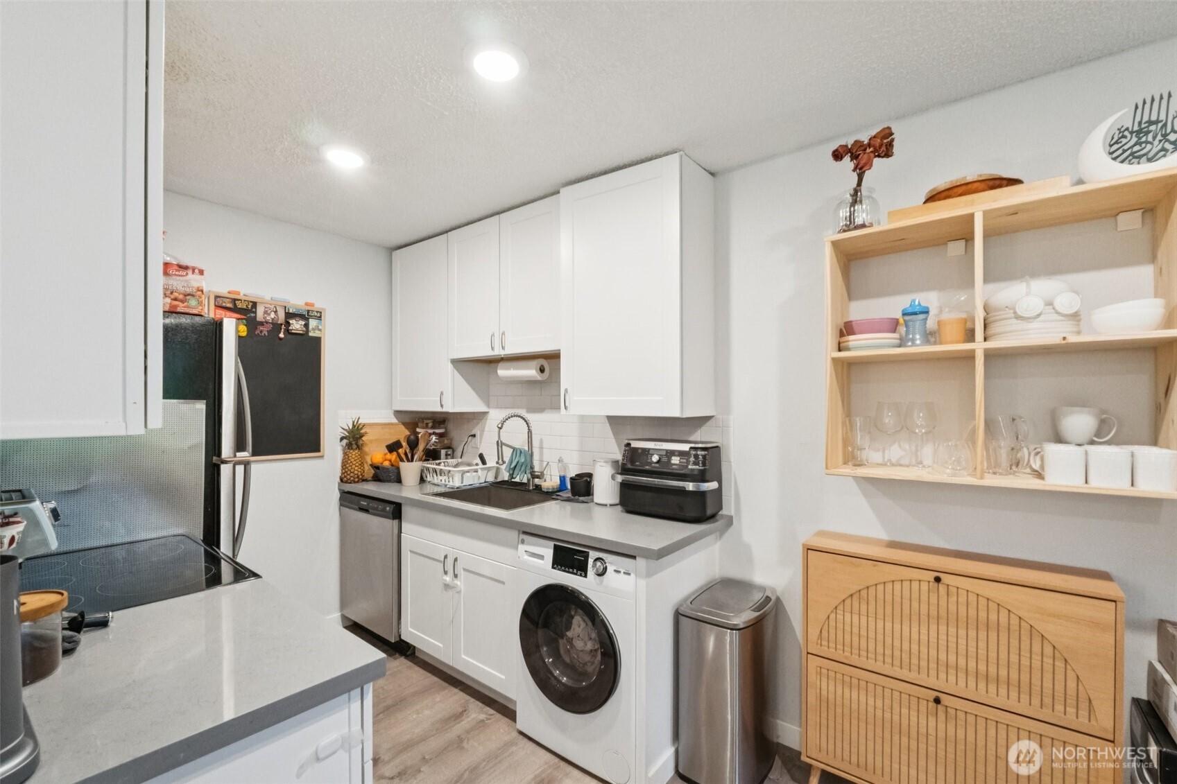9623 South 248th Street, Unit G5 Kent, WA 98030 - Photo 8 of 23 a utility room with sink dryer and washer