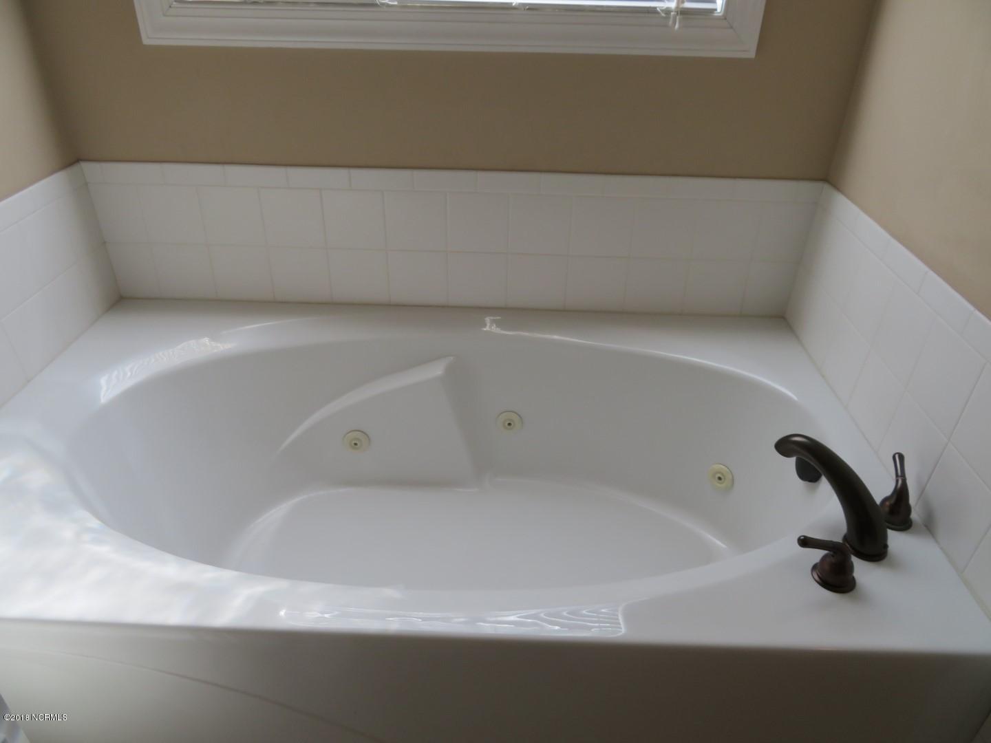 105 Jones Farm Road New Bern, NC 28560 - Photo 14 of 39 Jetted Tub