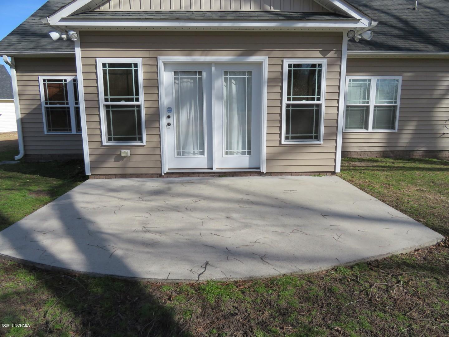 105 Jones Farm Road New Bern, NC 28560 - Photo 26 of 39 Patio for Grilling-Entertaining