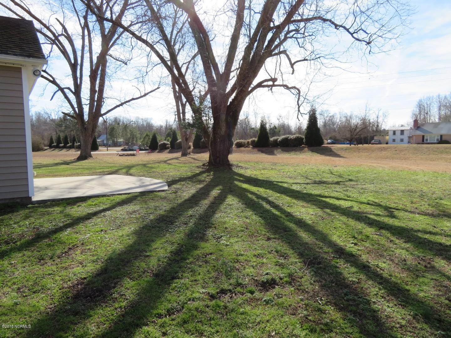 105 Jones Farm Road New Bern, NC 28560 - Photo 27 of 39 Spacious Back Yard