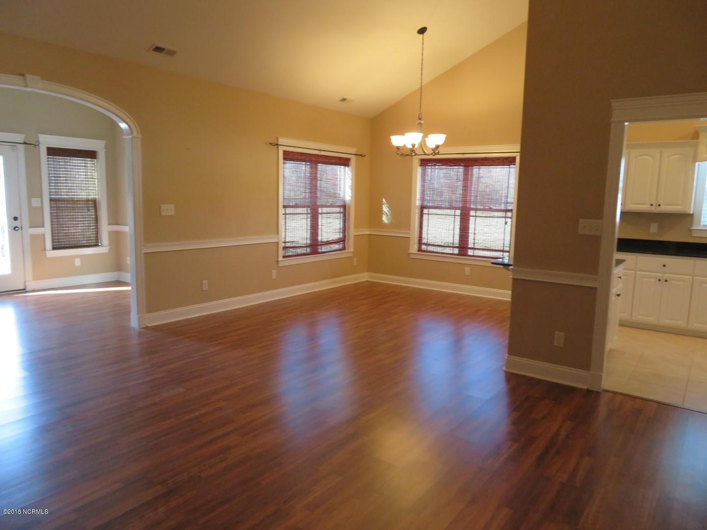 105 Jones Farm Road New Bern, NC 28560 - Photo 3 of 39 Vaulted Living Room