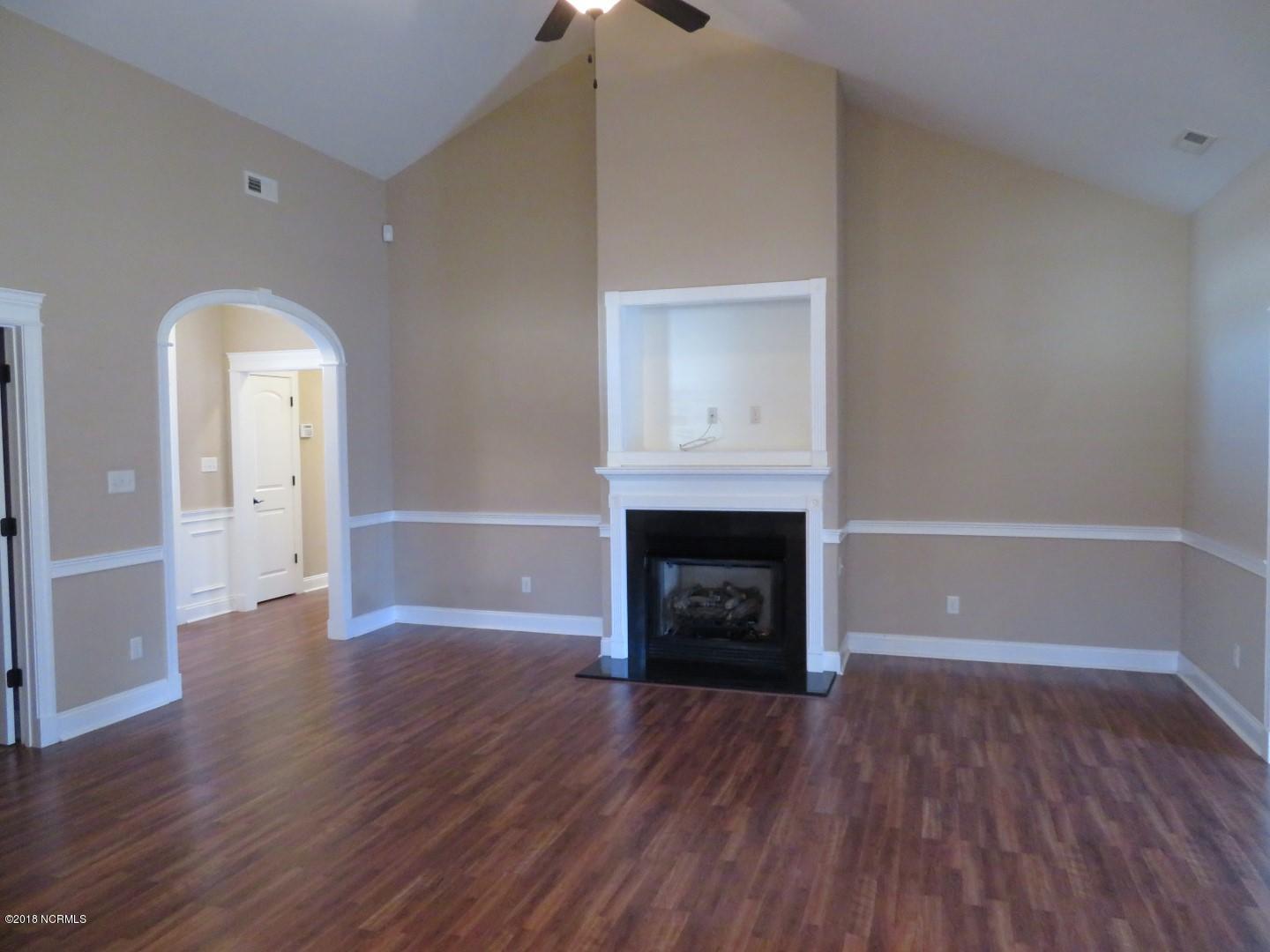 105 Jones Farm Road New Bern, NC 28560 - Photo 4 of 39 Gas Fireplace