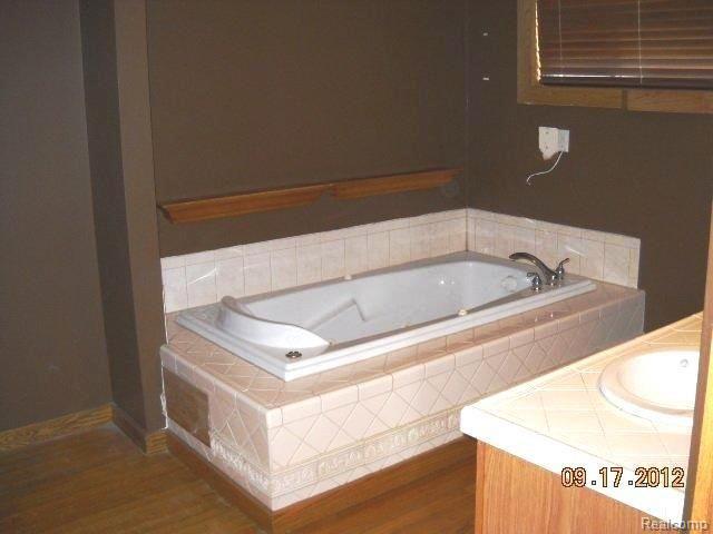 750 Geneva Road Waterford, MI 48328 - Photo 10 of 11 MASTER BATH.jpg