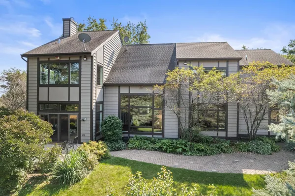 $525,000 | 414 Clearview Court, Janesville, WI 53548