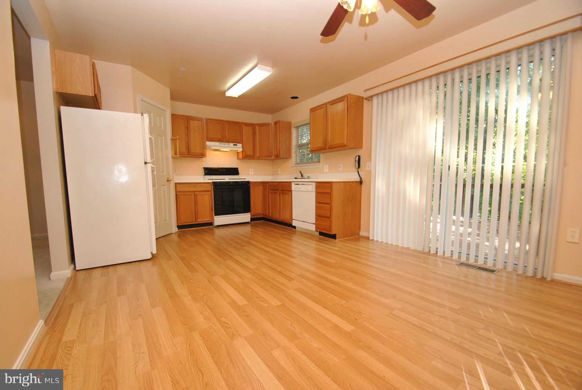 6604 Ridgeborne Drive Baltimore, MD 21237 - Photo 5 of 23 HUGE EAT IN KITCHEN