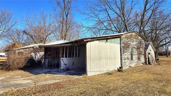 $25,000 | 704 Pine Street, Pleasanton, KS 66075