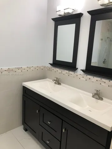 $3,900 | 4939 Southwest 144th Avenue, Miami, FL 33175