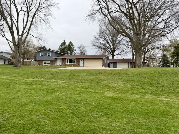 $259,000 | 702 South Grant Street, Clinton, IL 61727