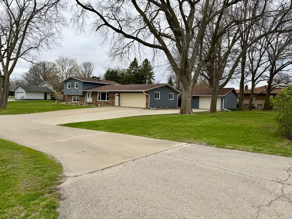 $259,000 | 702 South Grant Street, Clinton, IL 61727