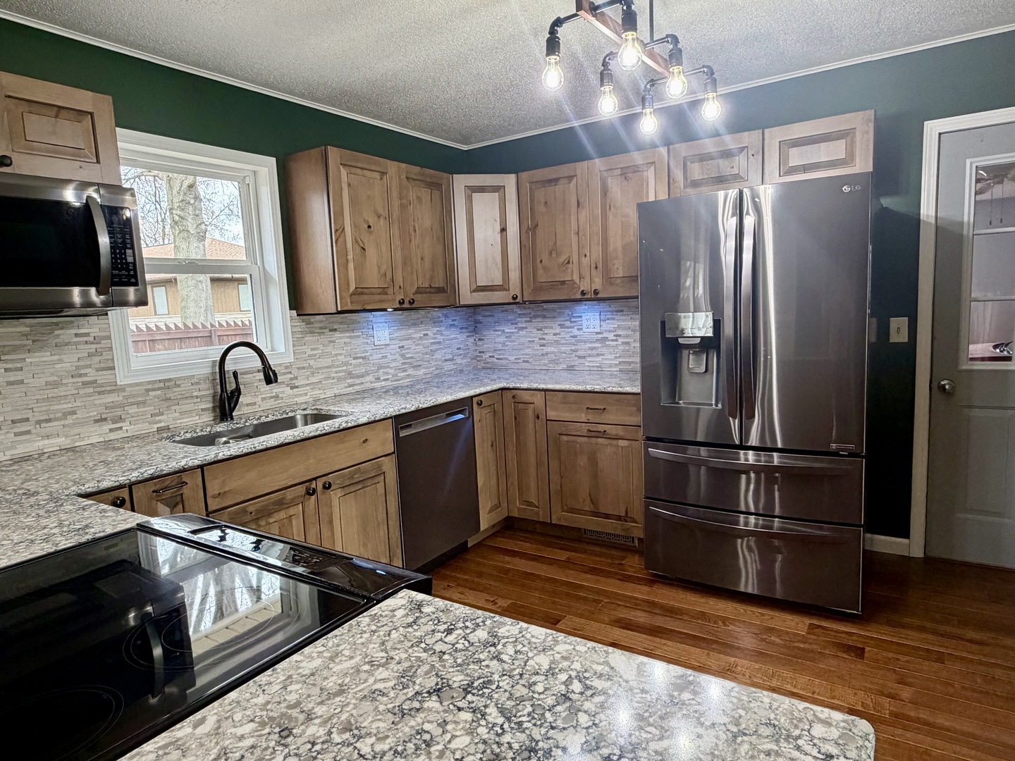 702 South Grant Street Clinton, IL 61727 - Photo 9 of 33