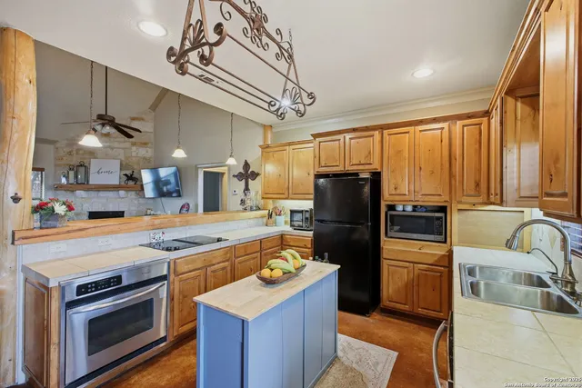 $575,000 | 875 Cypress Pass Road, Spring Branch, TX 78070