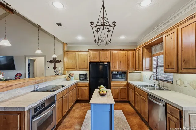 $575,000 | 875 Cypress Pass Road, Spring Branch, TX 78070