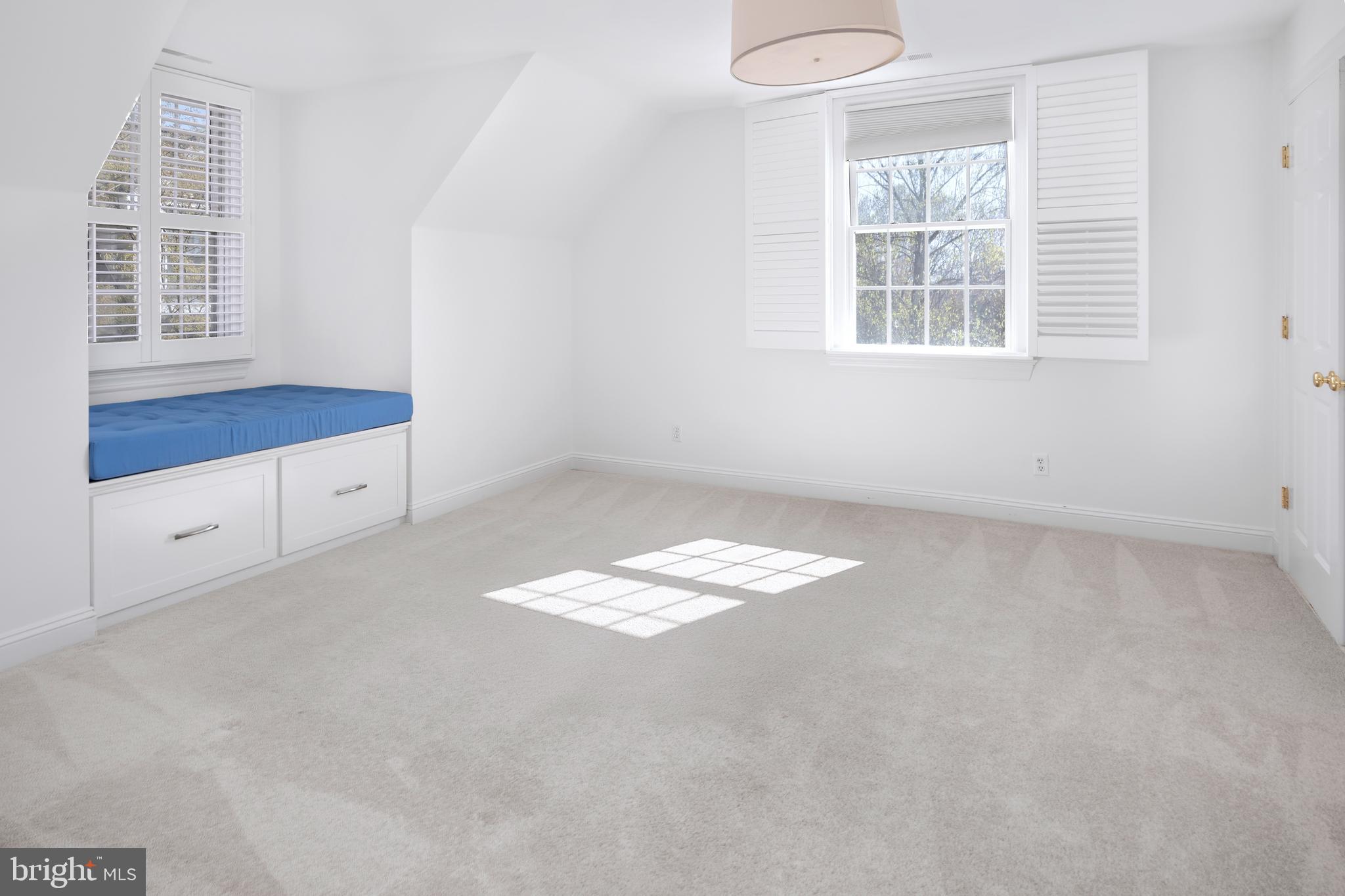 3 Governors Lane Princeton, NJ 08540 - Photo 19 of 26 an empty room with windows