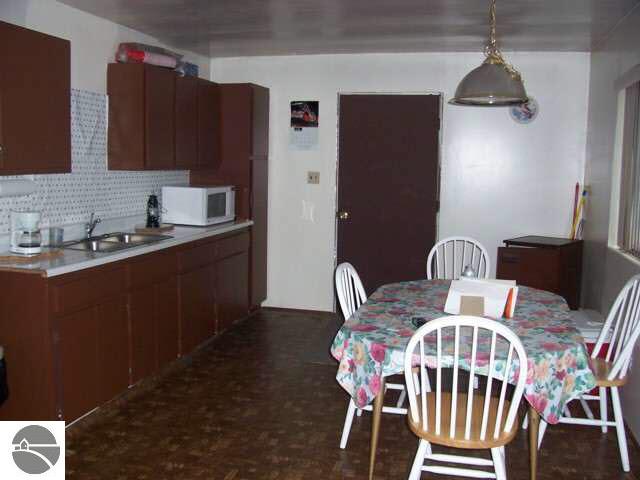 2104 Sanderson Road Prescott, MI 48756 - Photo 4 of 7 1750121-3.JPG