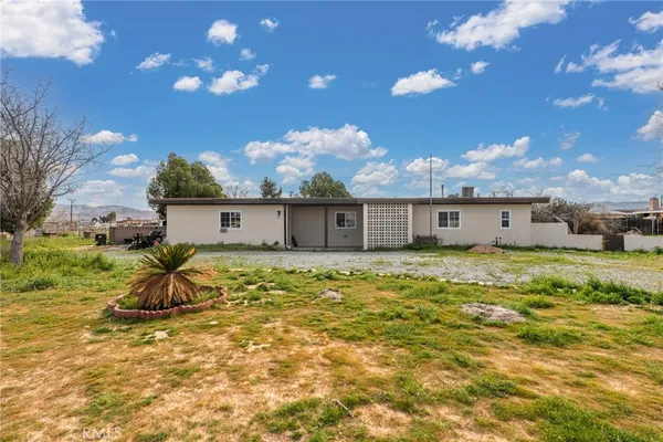 $439,999 | 13755 Lakota Road, Apple Valley, CA 92307