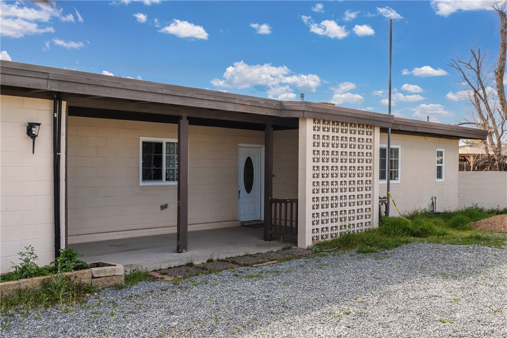 13755 Lakota Road Apple Valley, CA 92307 - Photo 3 of 21