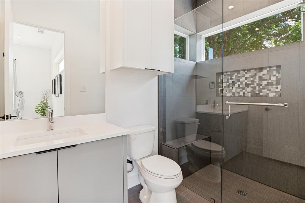 9915 Hurley Way Dallas, TX 75220 - Photo 4 of 36 Ensuite