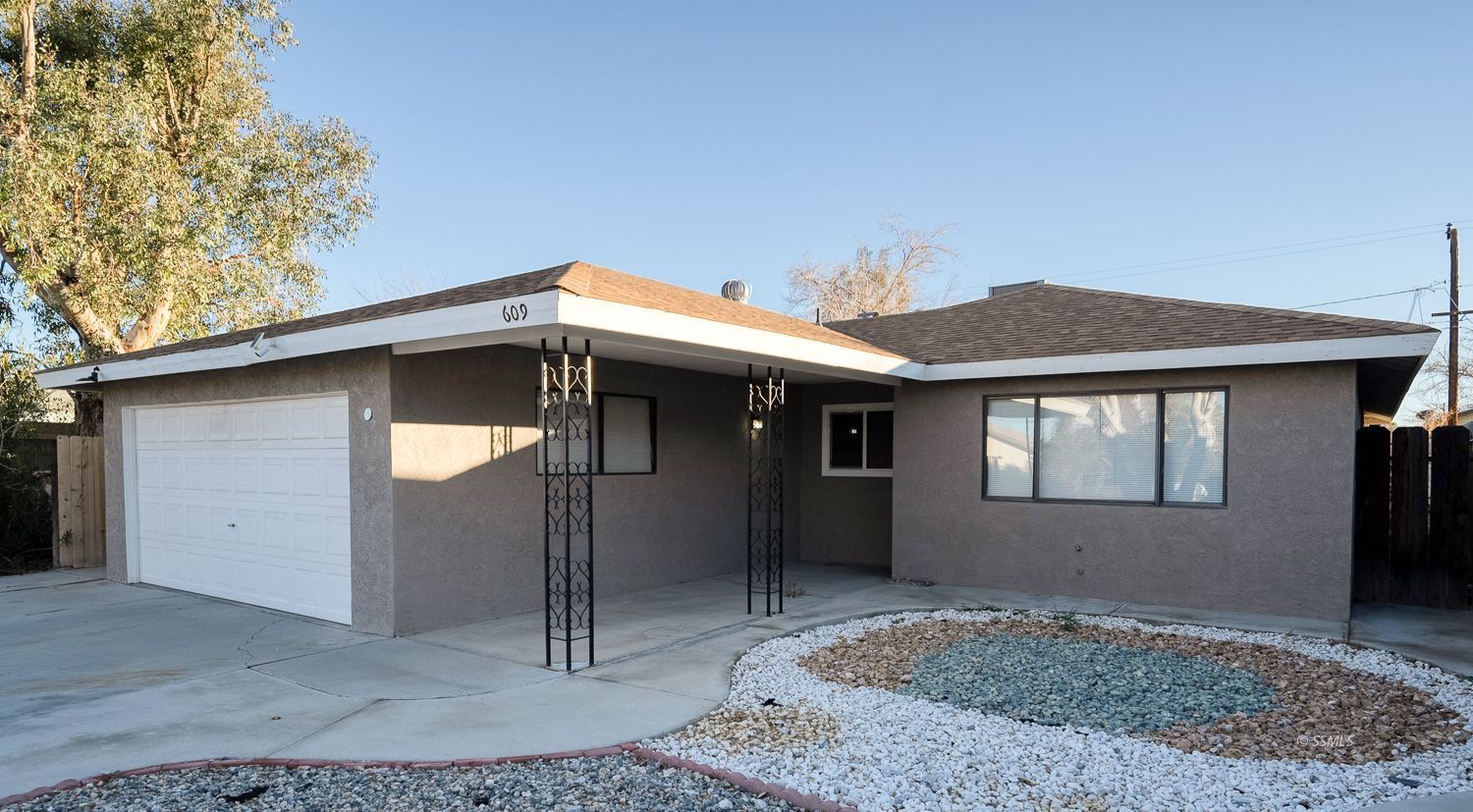 609 West Joyner Avenue Ridgecrest, CA 93555 - Photo 26 of 29 a front view of a house