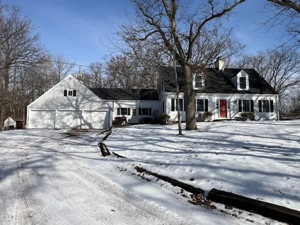 $2,200 | 20604 Collins Road, Marengo, IL 60152