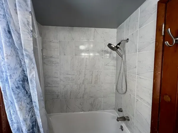 $2,200 | 20604 Collins Road, Marengo, IL 60152