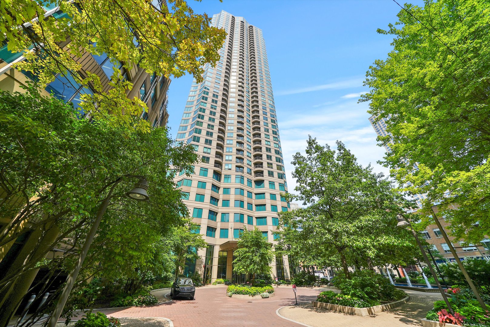 400 North LaSalle Drive, Unit 3912 Chicago, IL 60654 - Photo 1 of 16 front view of a large building