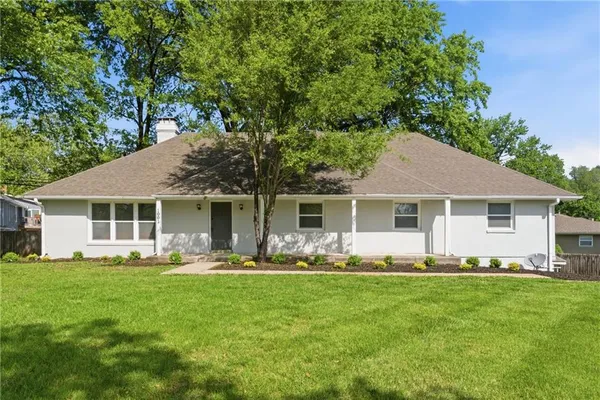 $495,000 | 1001 Tam-O-Shanter Drive, Kansas City, MO 64145