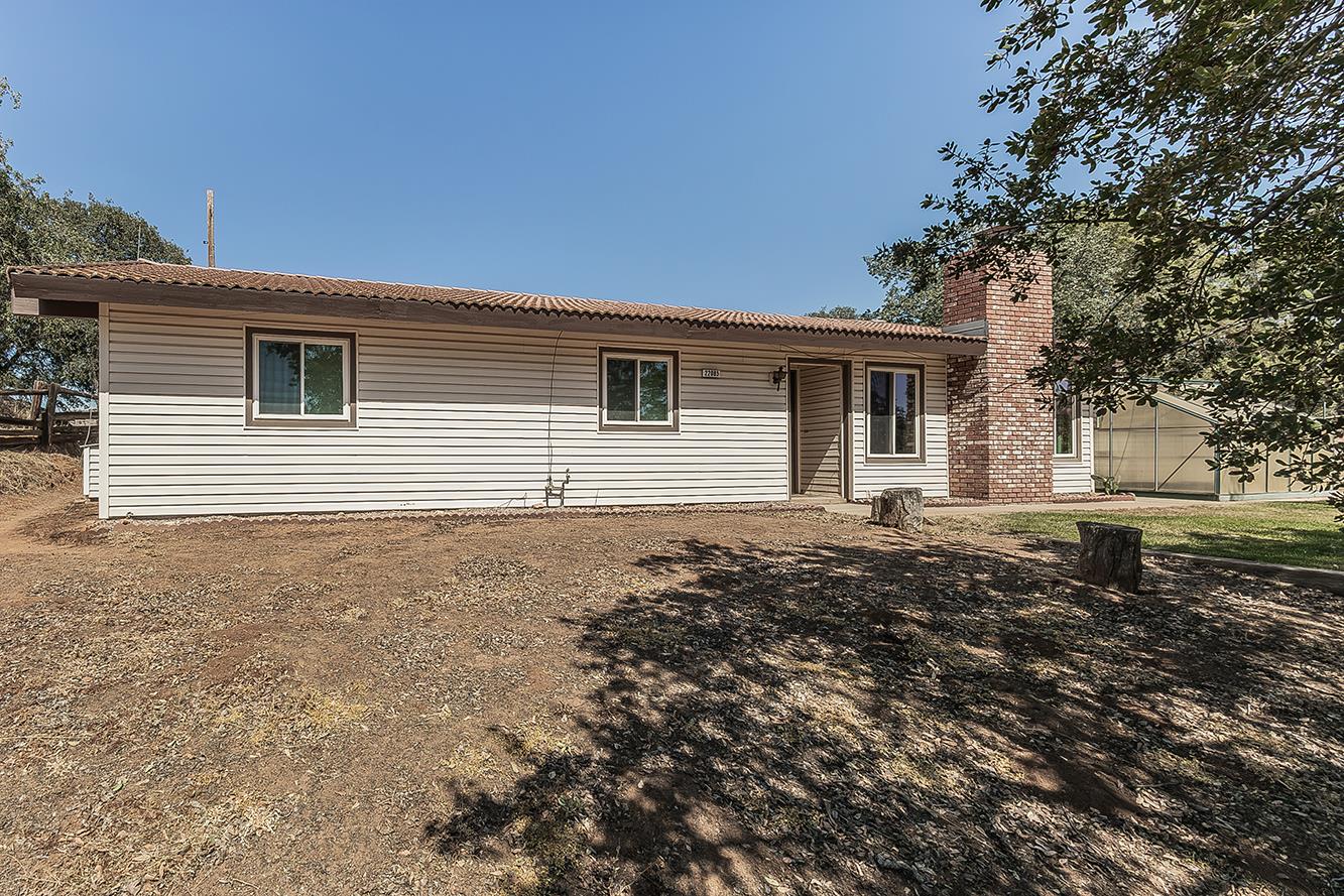 22085 Watts Valley Road Sanger, CA 93657 - Photo 3 of 98