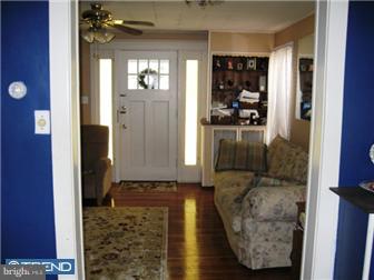 96 Marshall Road Lansdowne, PA 19050 - Photo 5 of 12 Living Room