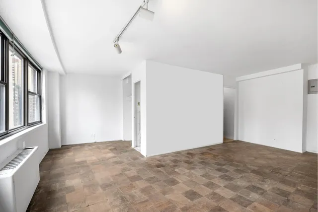 $335,000 | 225 East 36th Street, Unit 11R | Murray Hill