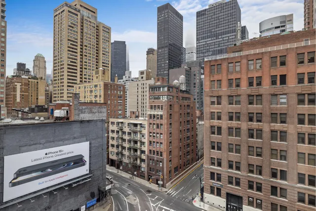 $335,000 | 225 East 36th Street, Unit 11R | Murray Hill