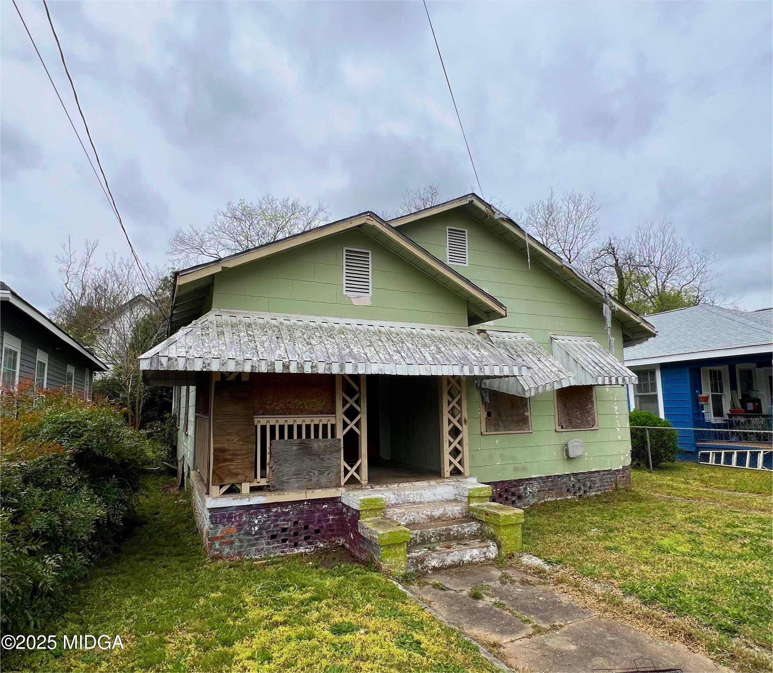 560 Giles Street Macon, GA 31201 - Photo 2 of 9 Front from an angle
