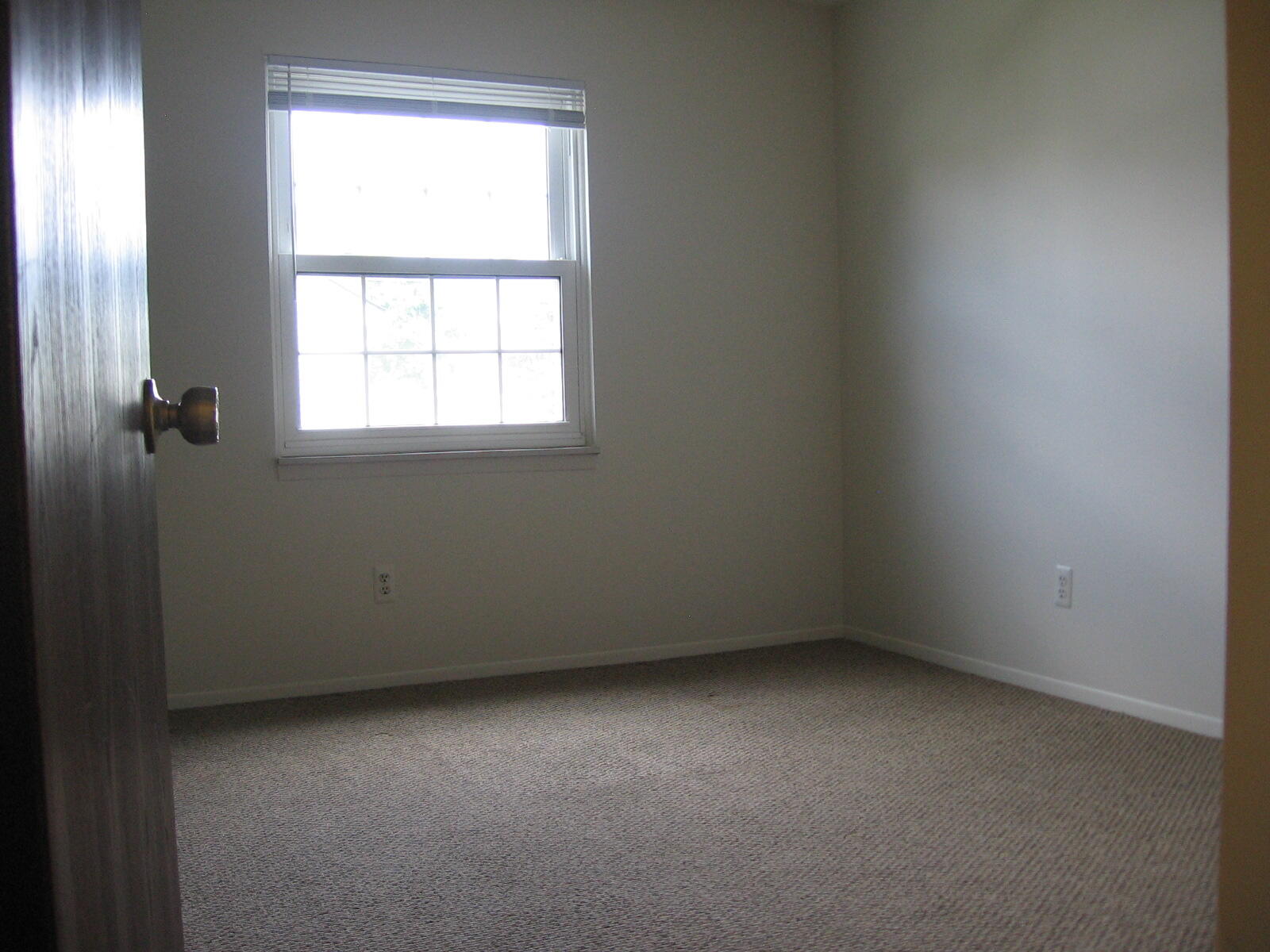 42504 Saratoga Road Canton, MI 48187 - Photo 12 of 16 IMG_0021